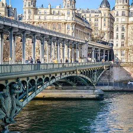 Grand Bright Apartment-4bdr-130m2 アパート