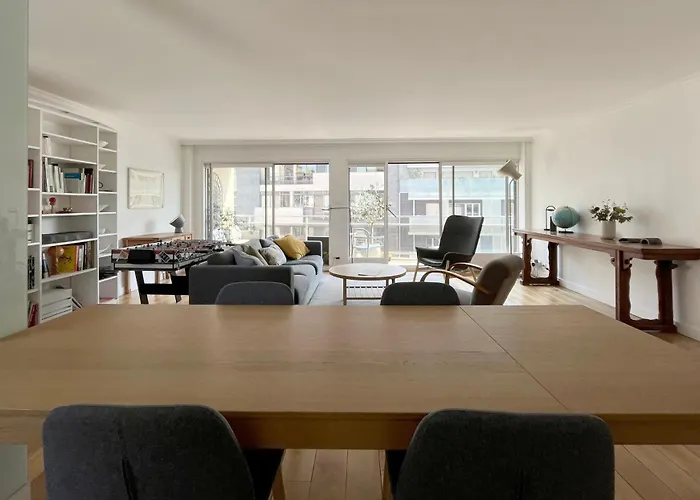 Grand Bright Apartment-4bdr-130m2 Appartamento